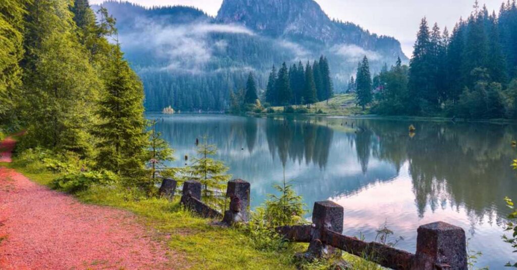 Lacul Roșu