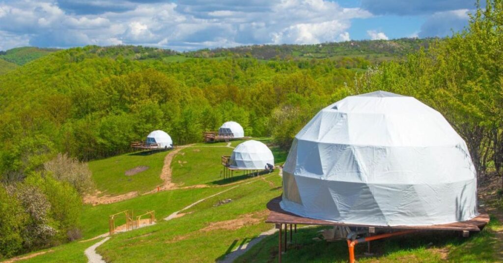 Sanctum Glamping cazare Iglu Romania