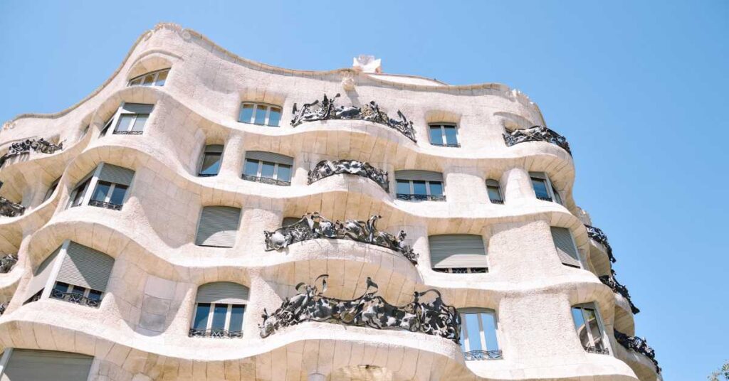 Casa Milà barcelona obiective de vizitat