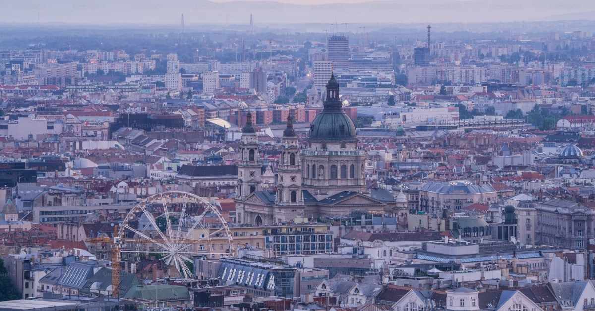 Panorama Budapestei cu Bazilica Sfântul Ștefan și roata de lângă Piața Erzsébet