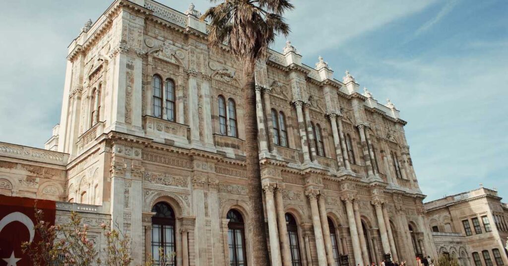 Palatul Dolmabahce (Dolmabahçe Sarayı) locuri de vizitat in istanbul