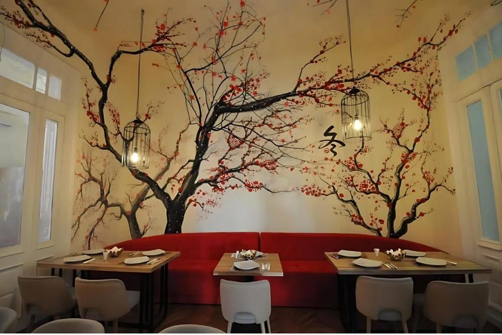 interior PengYou, decor cu cireși înfloriți) – mancarea chinezeasca București