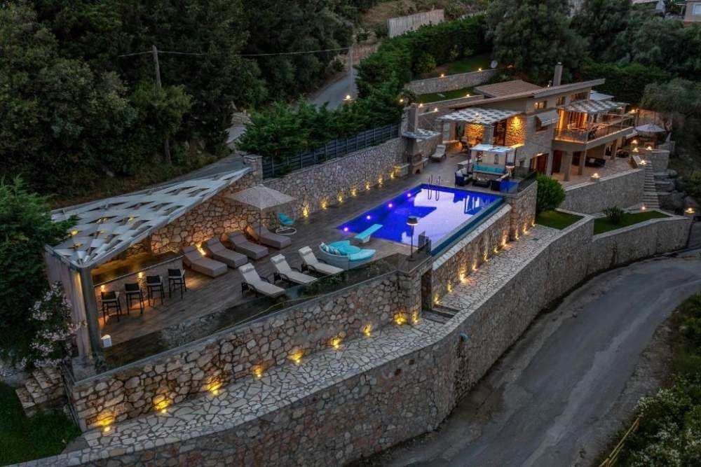 Villa Kastro (Nikiana) – vilă panoramică cu piscină cu apă sărată