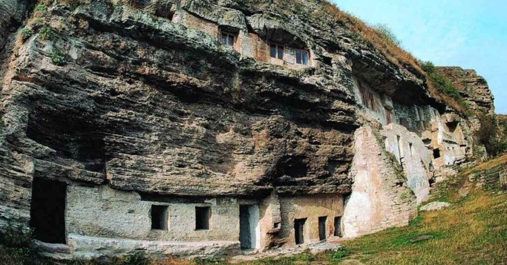 locuri de vizitat în Moldova Mănăstirea Țipova