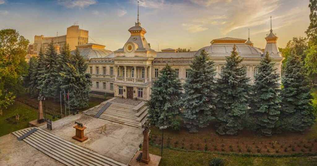 locuri de vizitat în Moldova Muzeul Național de Istorie