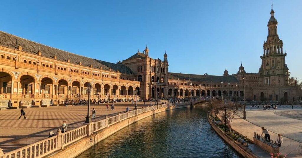 locuri de vizitat in sevilla - Plaza de espagna