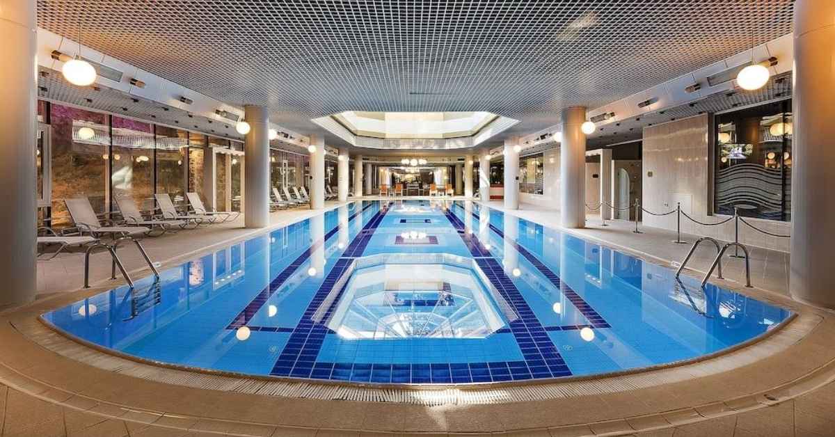 Piscina interioară a hotelului Aro Palace din Brașov