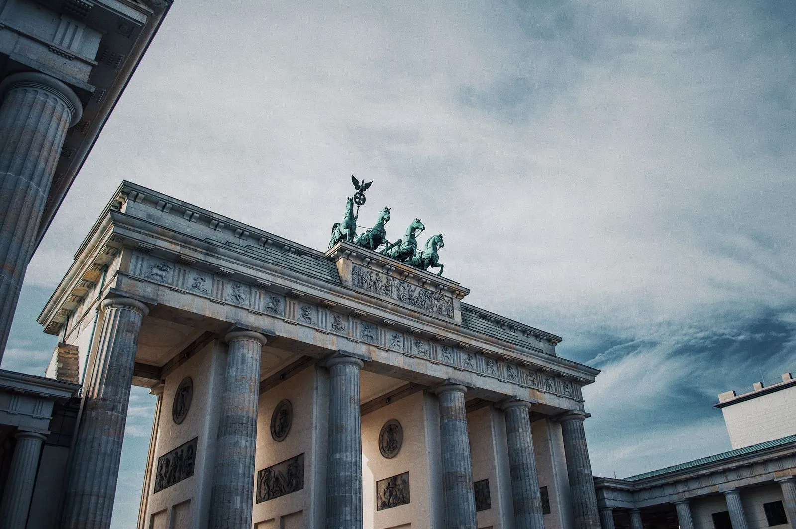 Poarta Brandenburg din Berlin, cu cvadriga de pe acoperiș