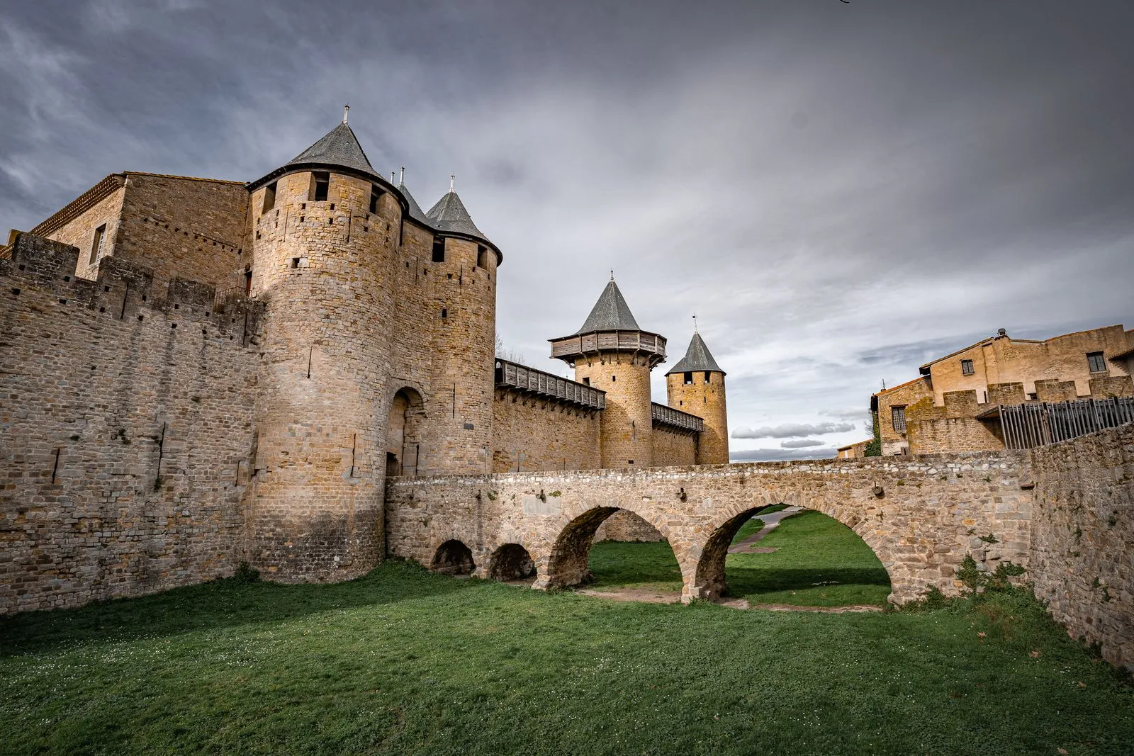 Zidurile si turnurile cetatii medievale din Carcassonne