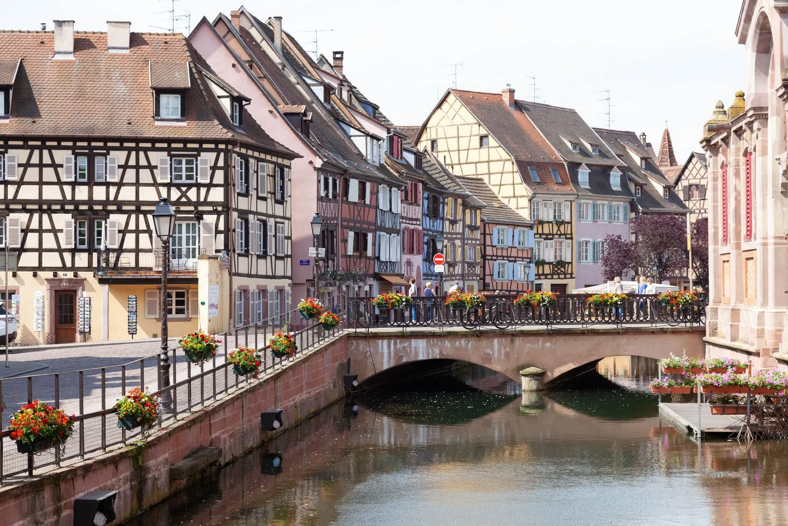 Case cu grinzi aparente si canal in Colmar, Alsacia