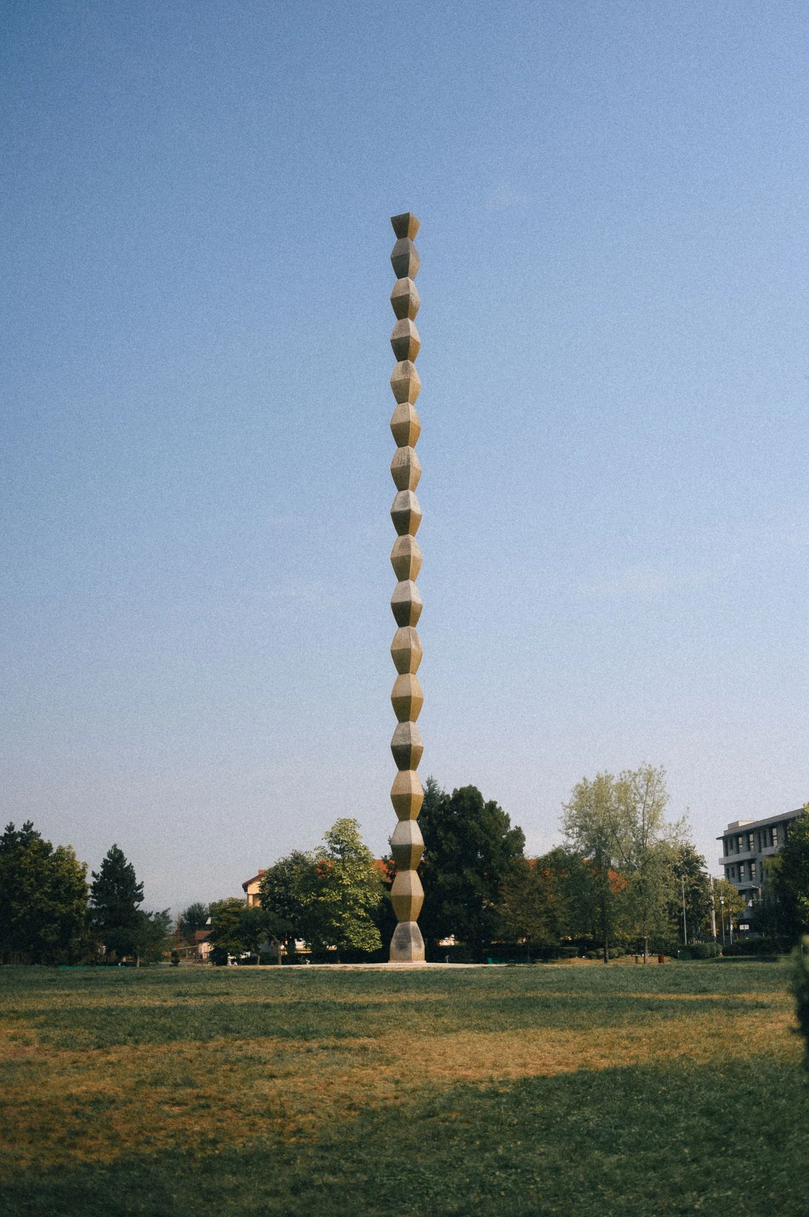 Coloana Infinitului a lui Brâncuși în parcul din Târgu Jiu
