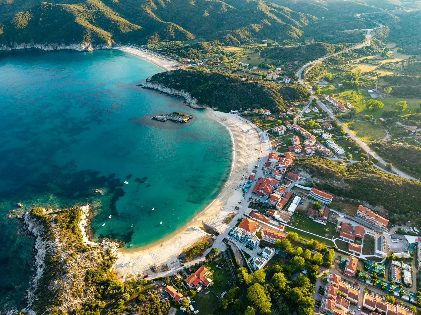 Plaja Kalamitsi din Sithonia, Halkidiki, văzută de sus