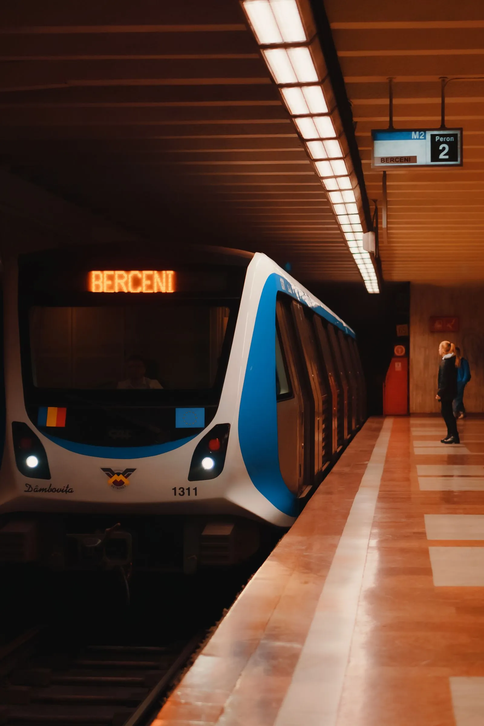 Tren de metrou pe magistrala M2 în București