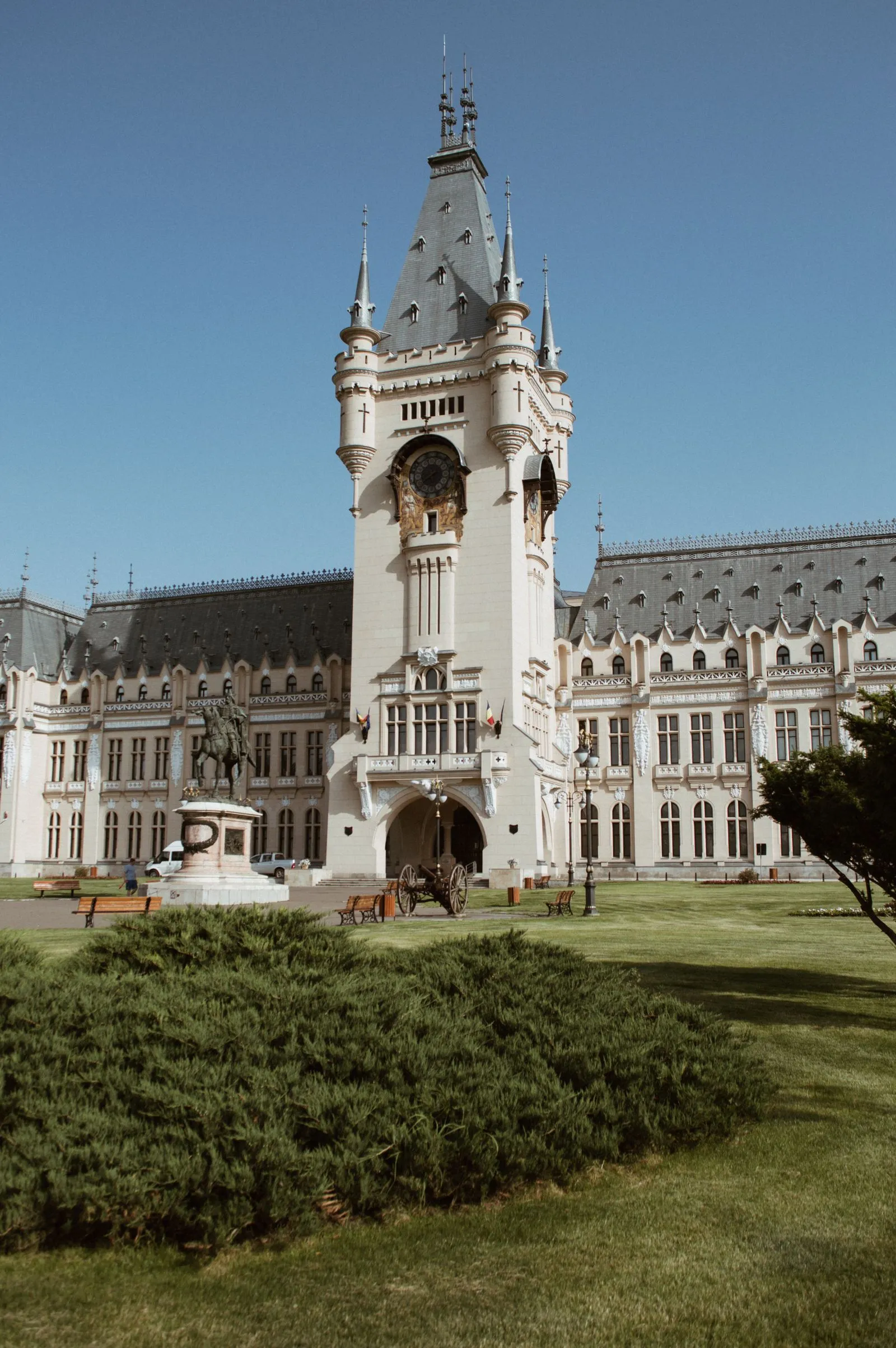 Palatul Culturii din Iași, loc ales des pentru fotografiile de nuntă din centru