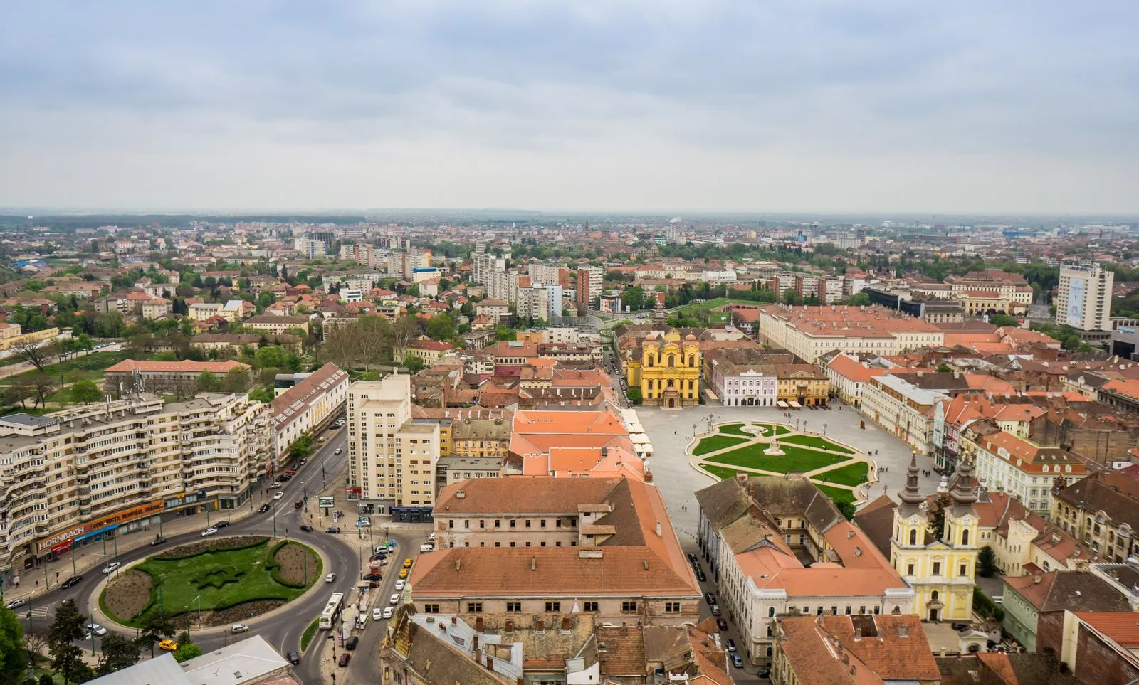 Piața Unirii din Timișoara văzută de sus, cu centrul istoric în jur