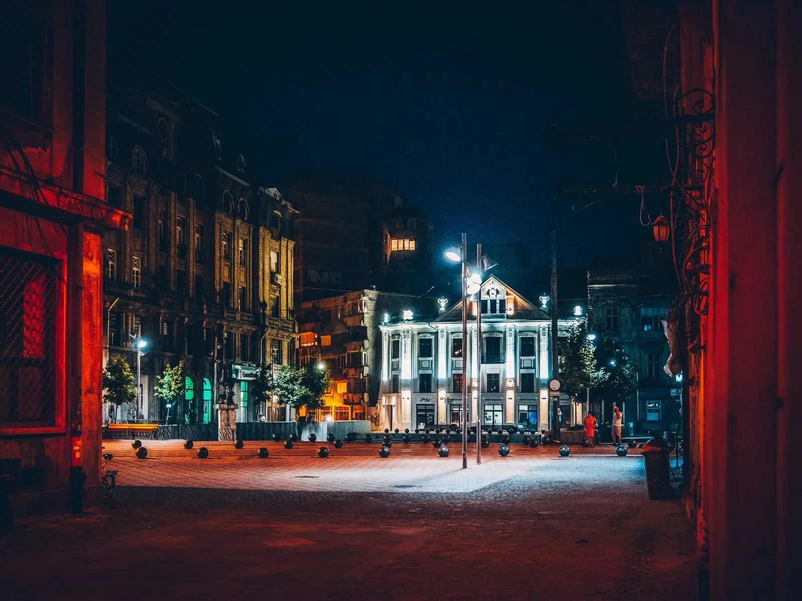 Piață din centrul istoric al Timișoarei, noaptea