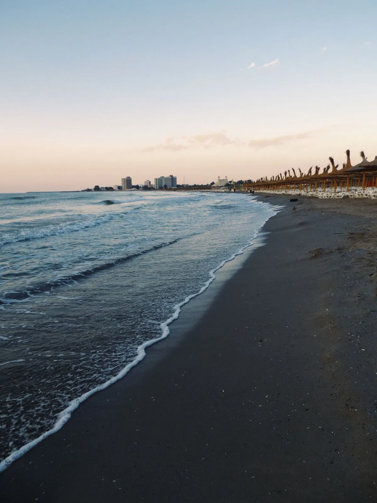 Apus peste plaja din Venus, lângă Saturn și Mangalia