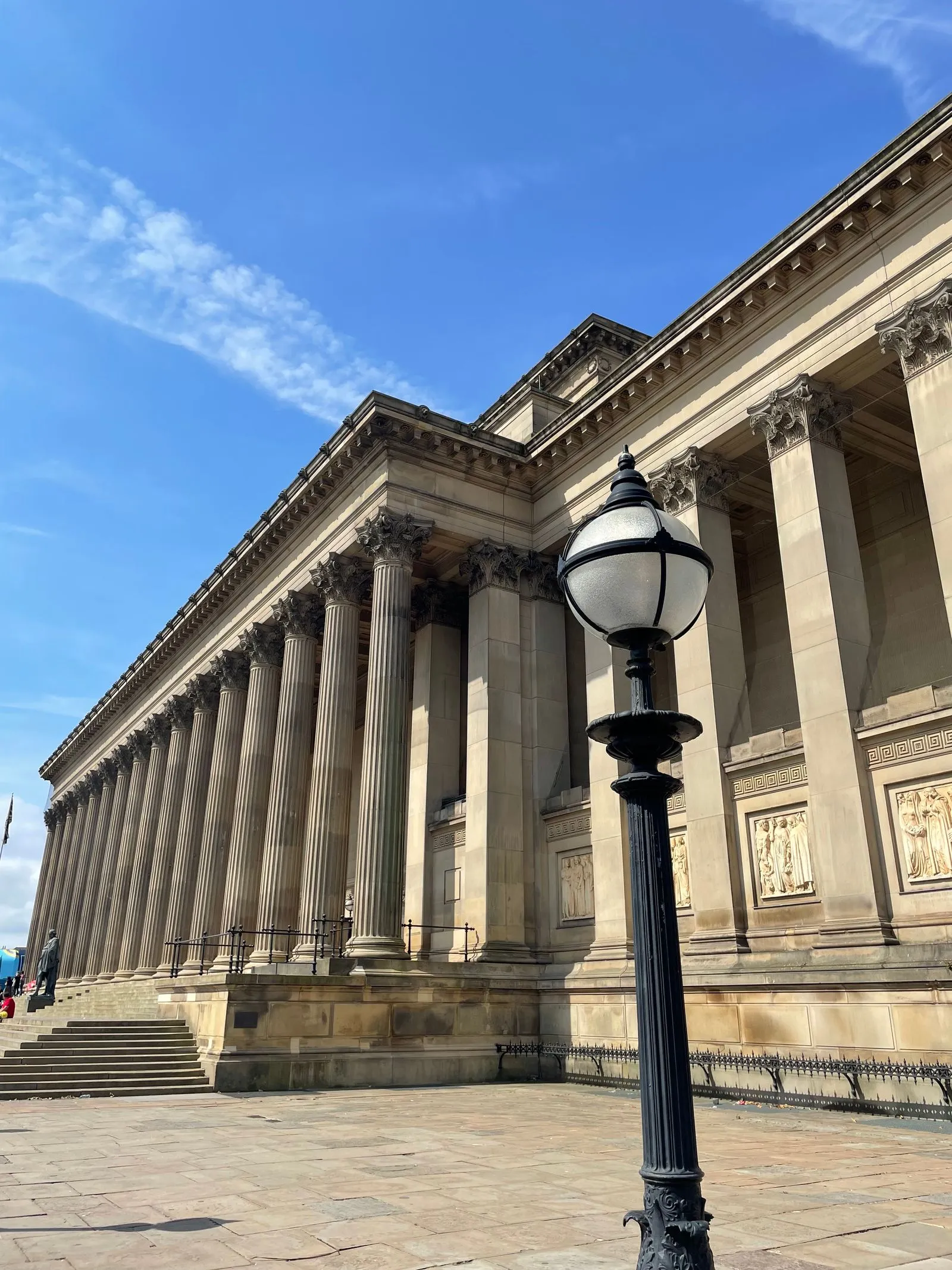 St George's Hall din Liverpool, lângă Walker Art Gallery și World Museum