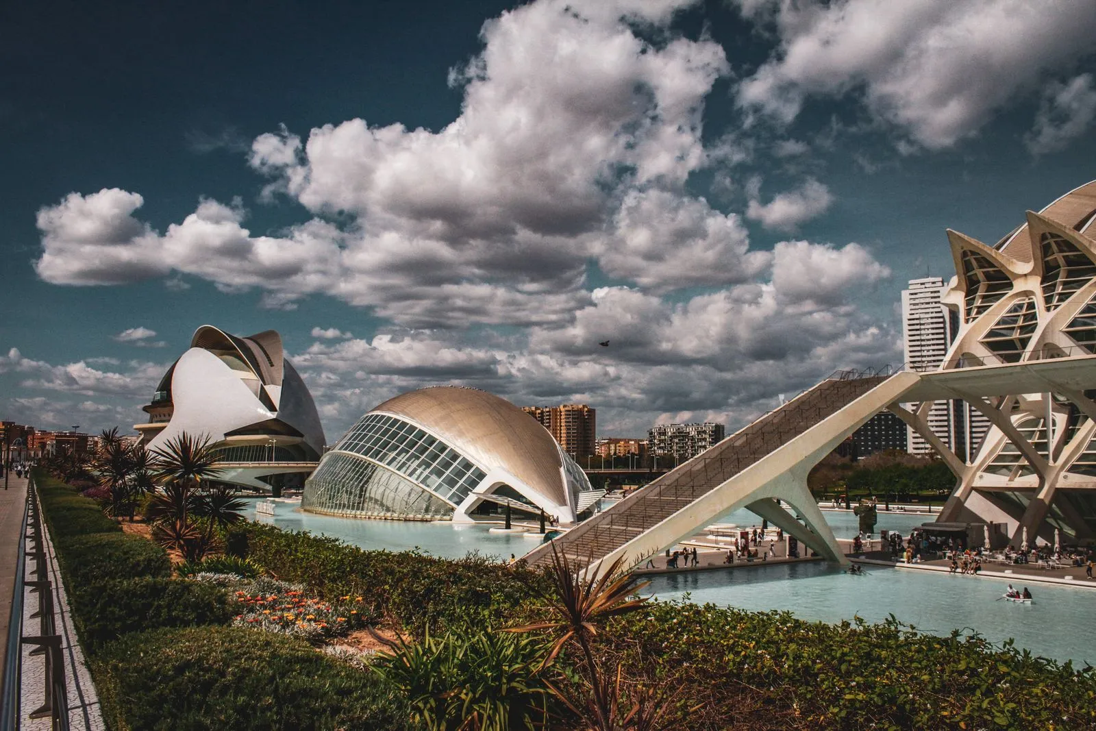 Orașul Artelor și Științelor din Valencia, cu Hemisfèric și Palau de les Arts