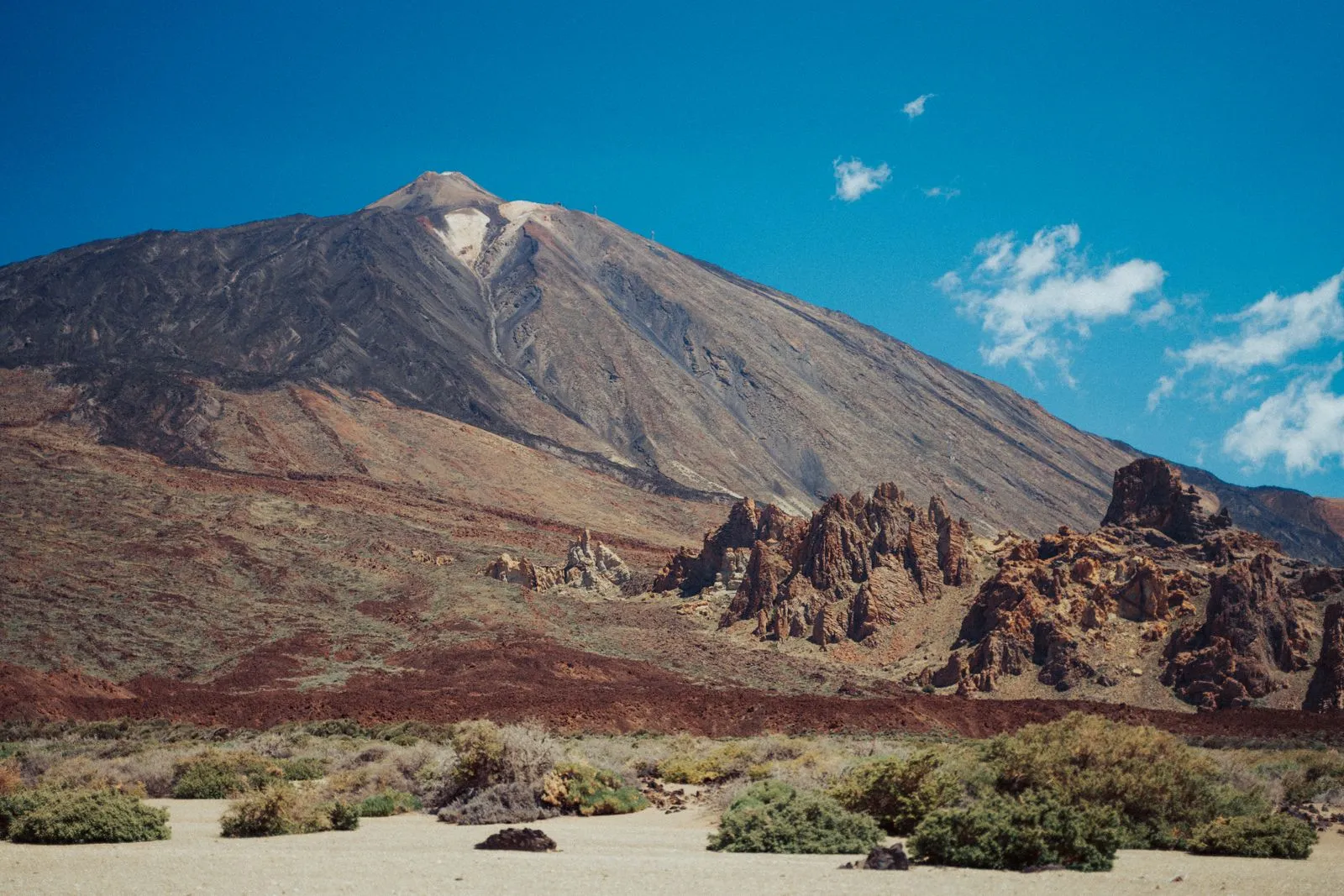 Vulcanul Teide și stâncile Roques de García din Parcul Național Teide, Tenerife